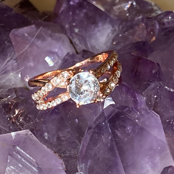 2CTW  Rose Gold twisted crystal CZ ring - Picture 2 of 6